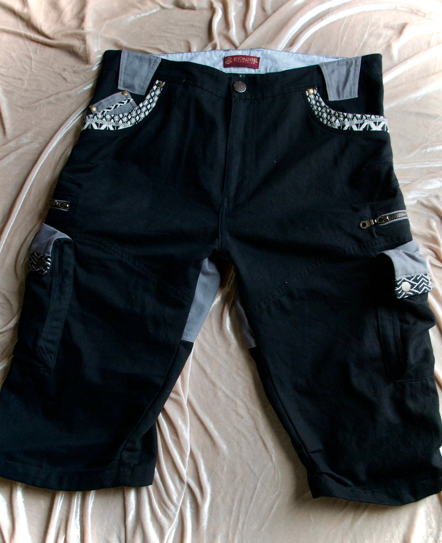 PIKARO cotton canvas cargo shorts~Noir